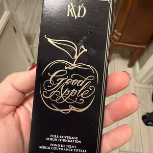 Kat von D Good apple full coverage
NWT serum foundation - 012 Light